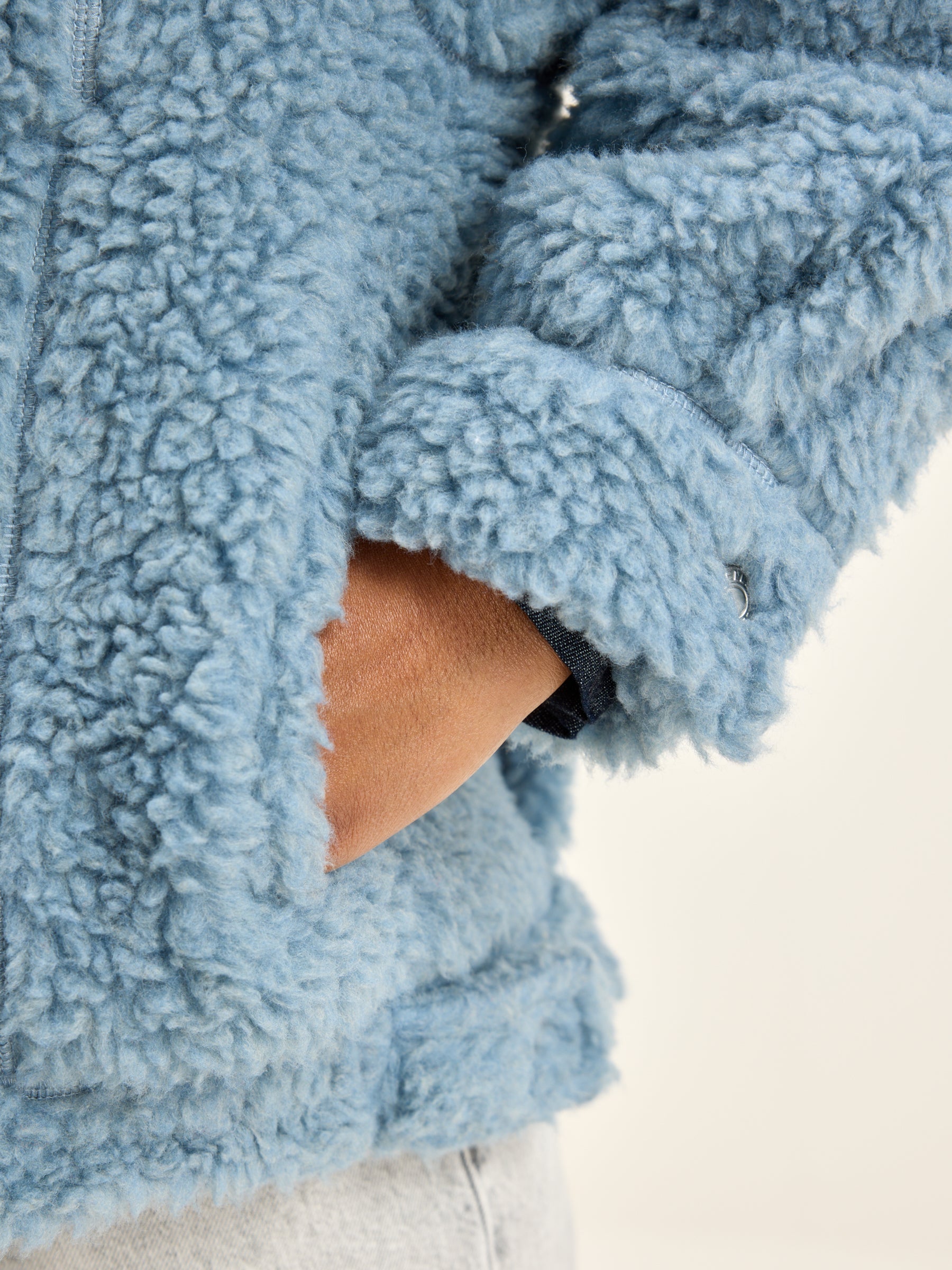 BW242344T1747-144_1269470 BW242344T1747-144_1269470